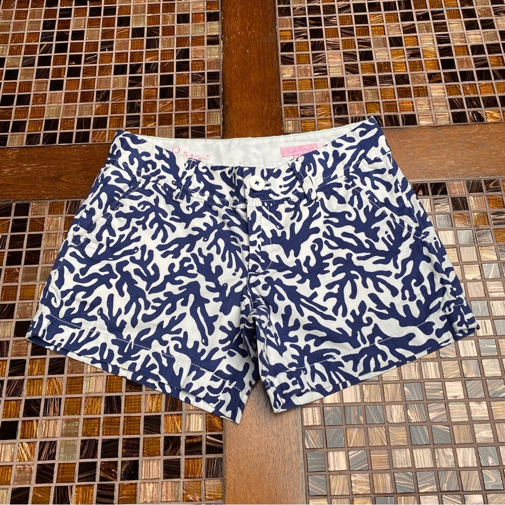 Lilly Pulitzer Callahan Shorts - Picture 2 of 8